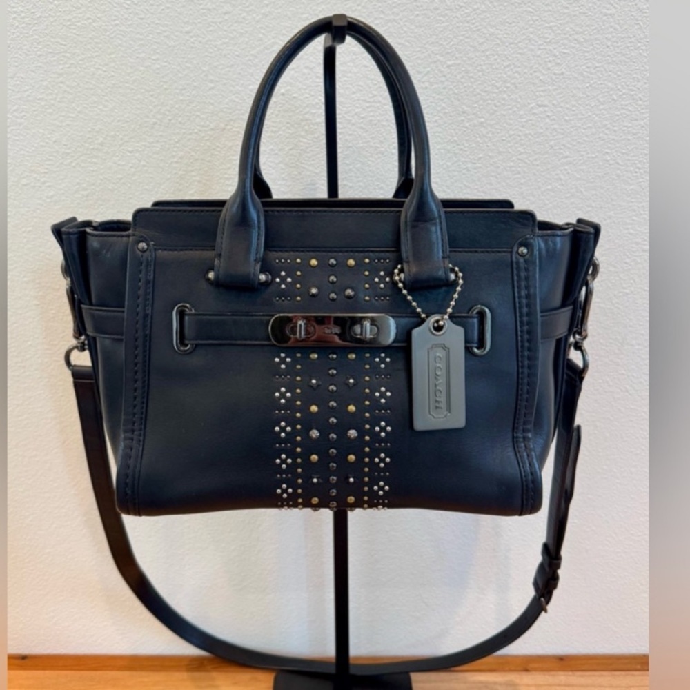 Coach Swagger 27 EUC Black Leather w/ Bandana Rivets 56831 Limited Edition
